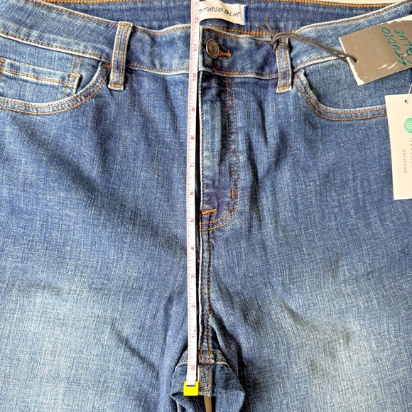 NWT Studio Blue Straight Leg High Rise Stretch Jeans, Medium Wash, Women's 32/14 - Picture 4 of 8